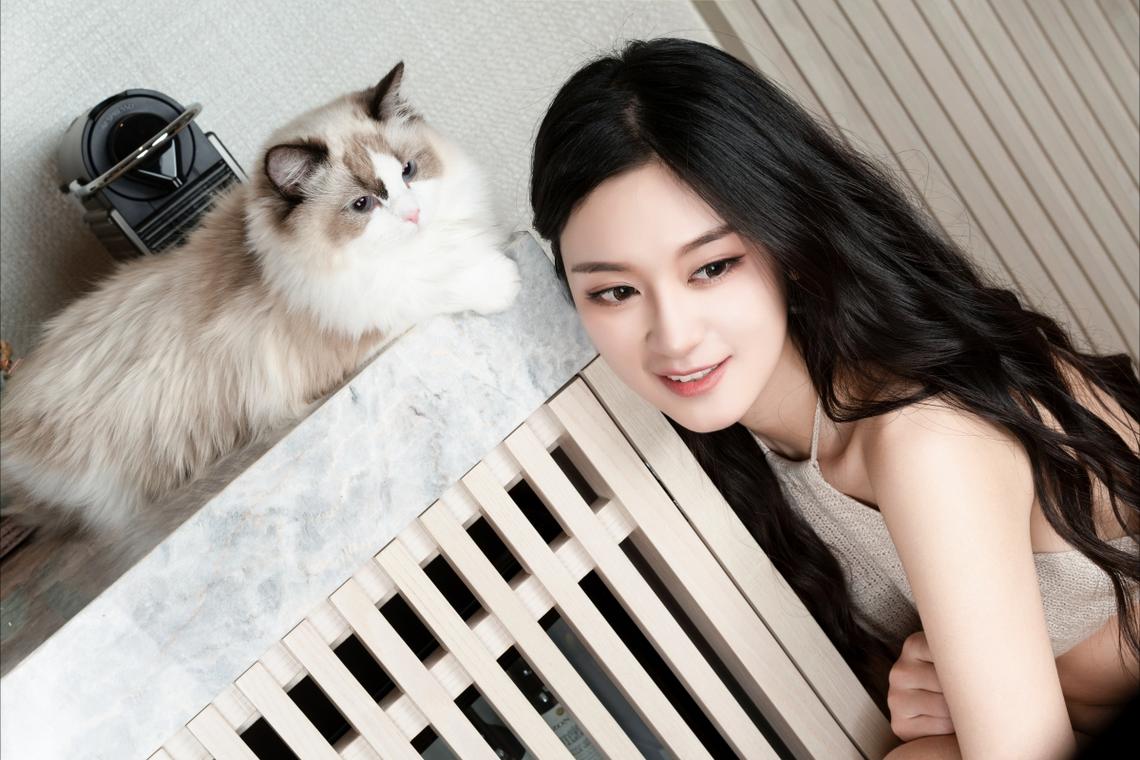 内蒙古二连浩特铁路口岸今年通行中欧班列突破2000列